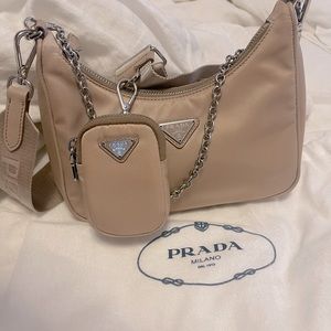 💎Authentic Prada Re-Edition 2005 Re-Nylon bag💎
